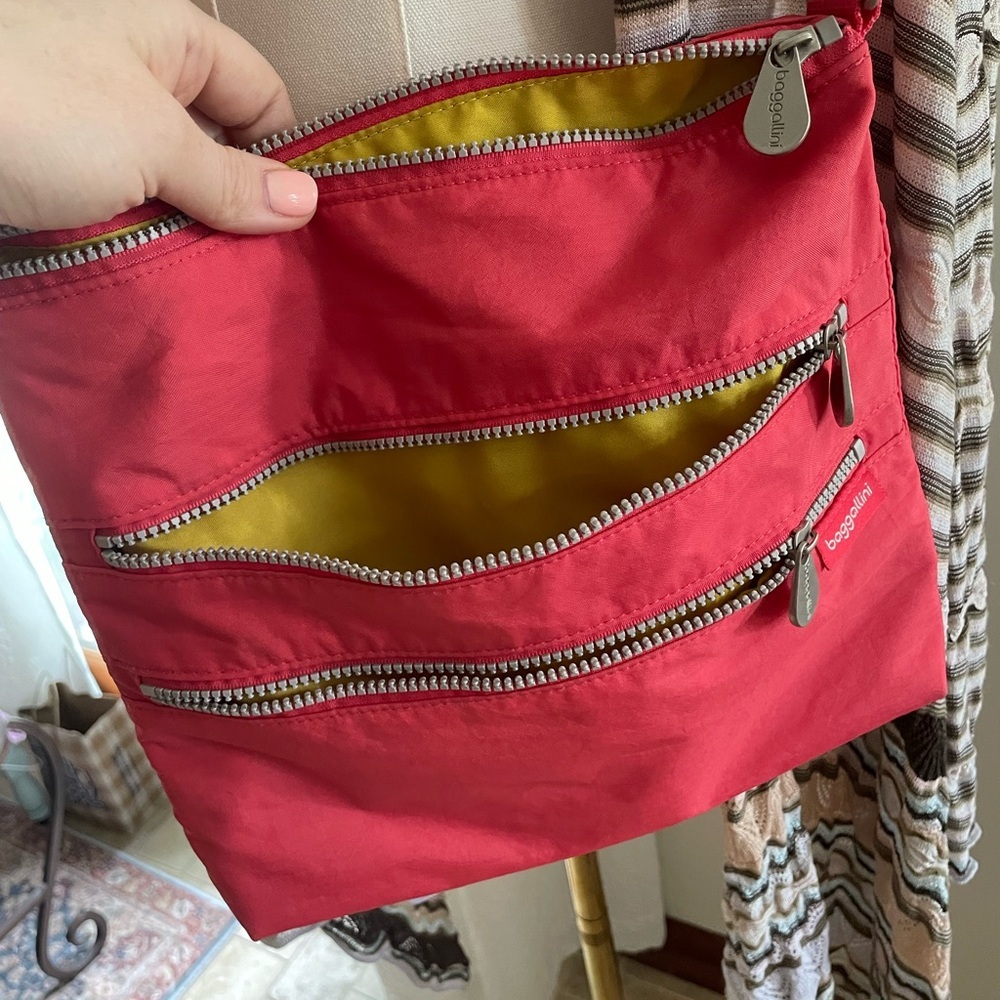 Baggallini Zippered Washable Crossbody Bag Large Size - Picture 4 of 10